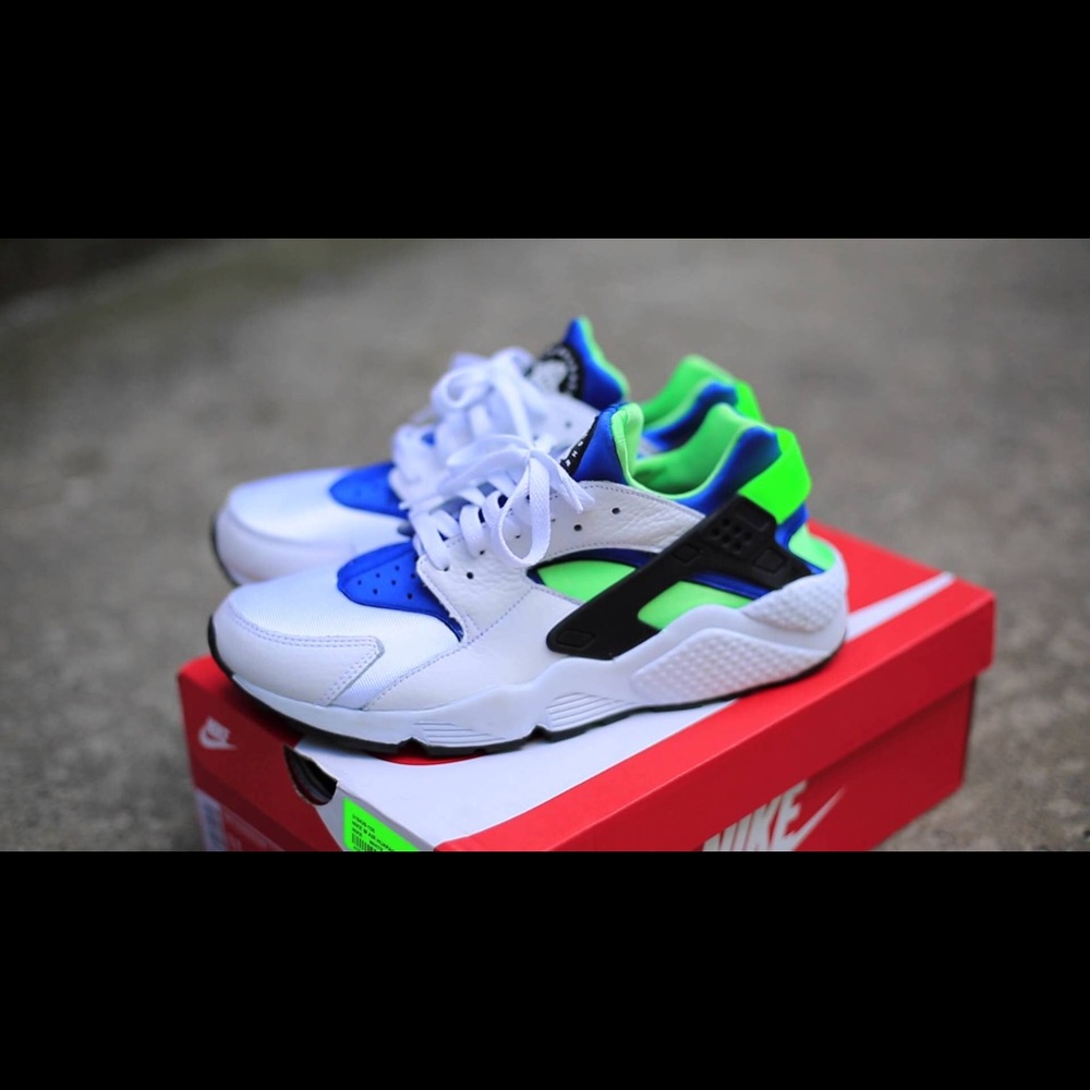 Women’s Nike Huaraches white/blue/scream green